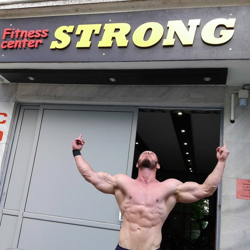 Fitness center
STRONG
M

ПРОВЕ
ОБУВ
CH HOCE