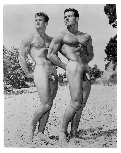 Jack Thomas poses nude with bodybuilding guru Jack Lalanne in 1948 for Russ Warner.